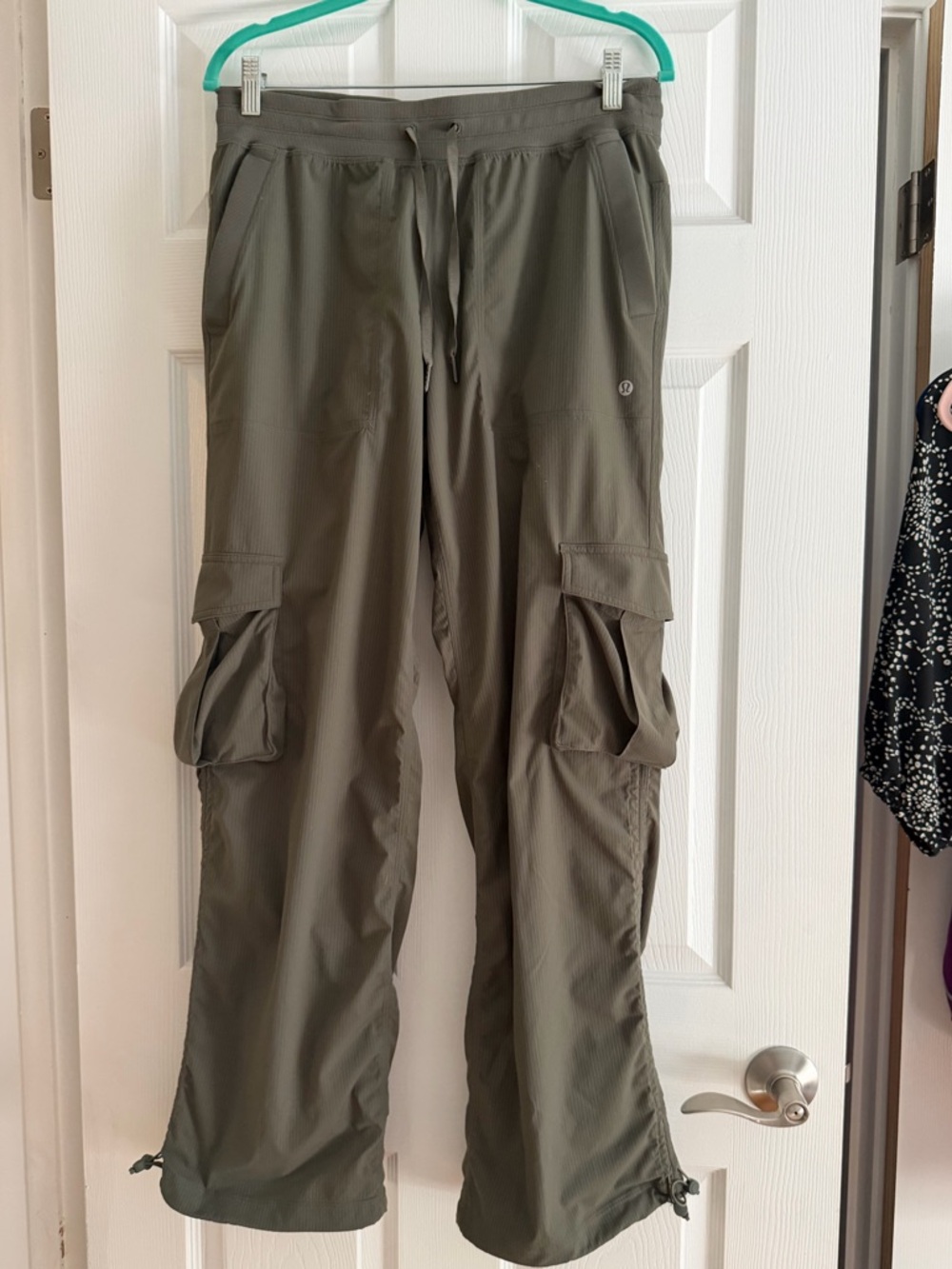 Dance Studio Relaxed-Fit Mid-Rise
Cargo Pant sz medium